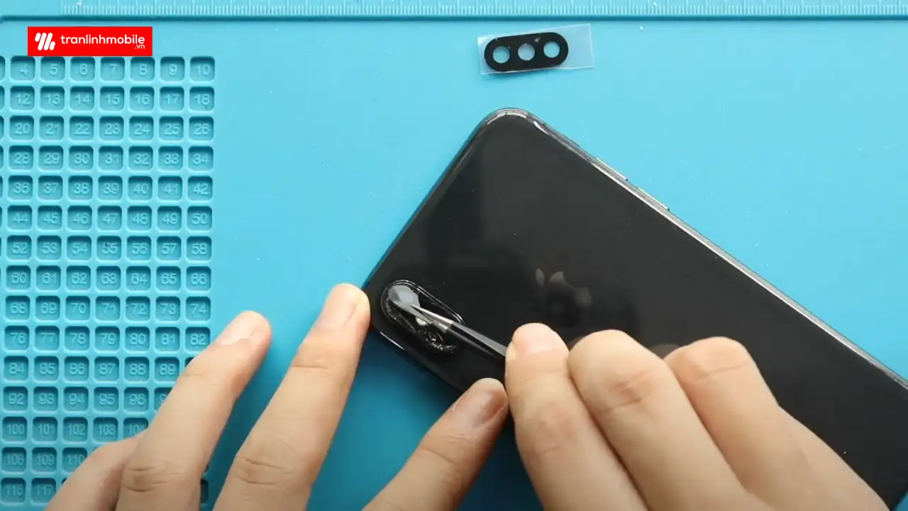Thay kính camera sau iPhone X lấy ngay tại Trần Linh Mobile