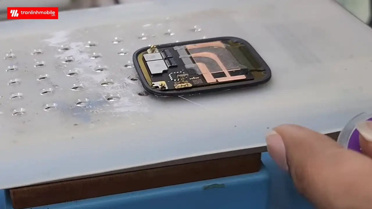 Thay ép mặt kính Apple Watch Series 8 lấy ngya tại Hải Phòng và Hà Nội