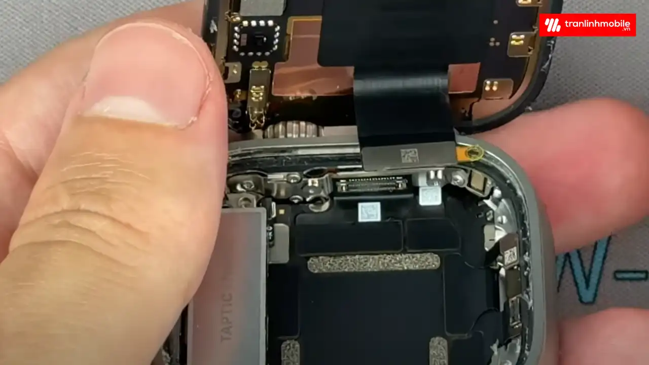 Thay ép mặt kính Apple Watch Ultra lấy ngay tại Trần Linh Mobile