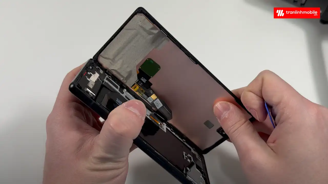 Thay &eacute;p mặt k&iacute;nh Google Pixel Pixel 6A ch&iacute;nh h&atilde;ng