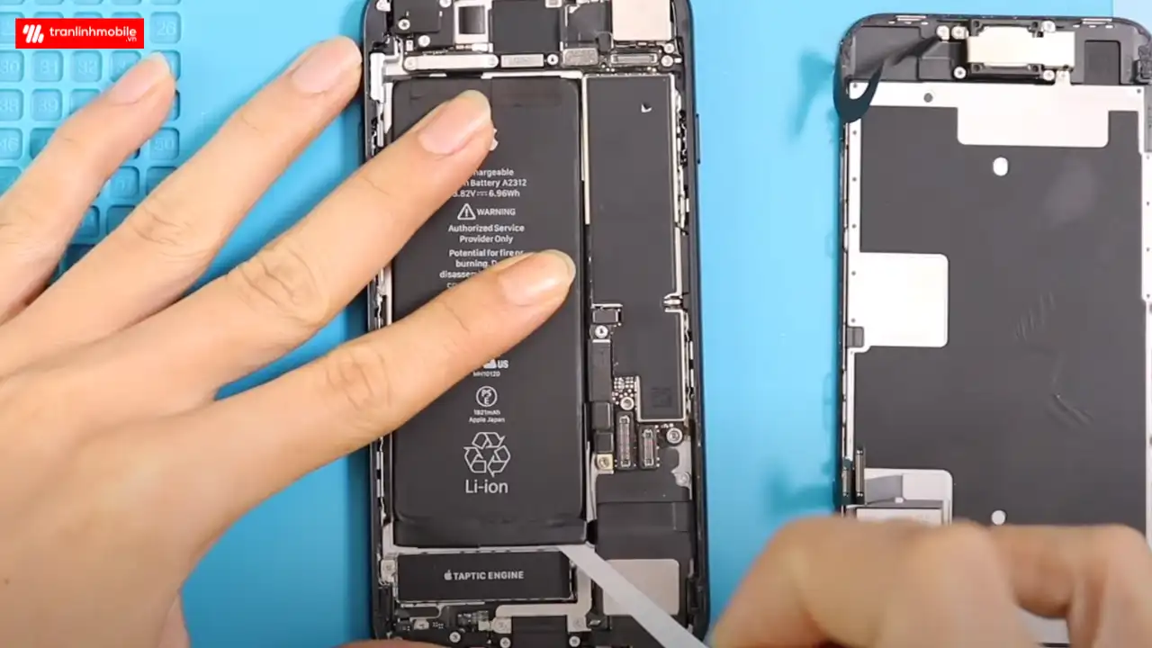 Thay Pin iPhone SE 2020 lấy ngay tại Trần Linh Mobile