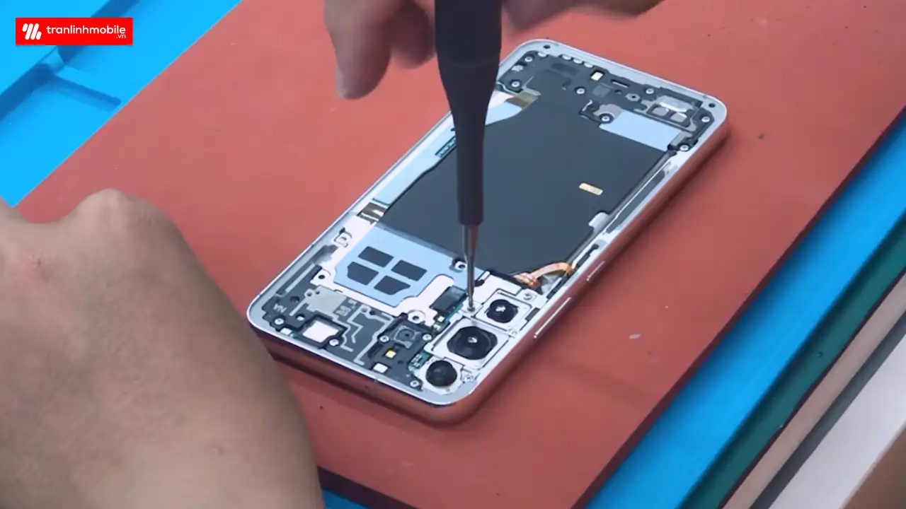 Quy tr&igrave;nh thay Pin Samsung Galaxy S22