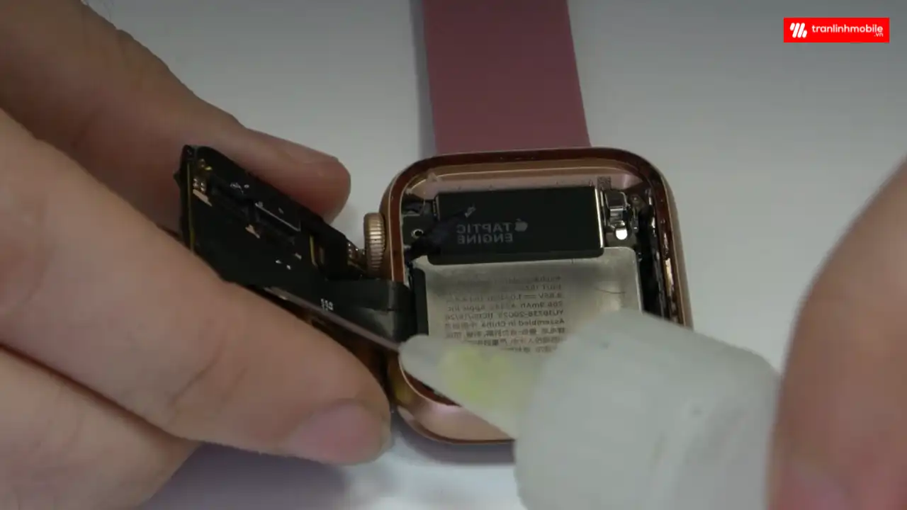 Thay màn hình Apple Watch Series 6 tại Trần Linh Mobile
