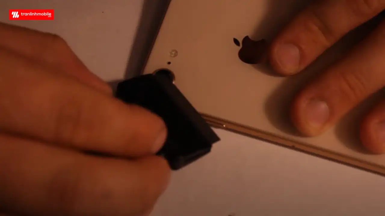 Thay kính camera sau iPhone 8 chính hãng