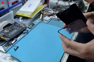 Thay k&iacute;nh cảm ứng iPhone 12 c&oacute; đắt kh&ocirc;ng? Xem b&aacute;o gi&aacute; chi tiết tại đ&acirc;y