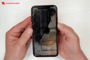 Quy tr&igrave;nh thay k&iacute;nh cảm ứng iPhone XR tại Trần Linh Mobile