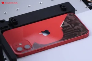 Thay nắp k&iacute;nh lưng iPhone 12 ch&iacute;nh h&atilde;ng, lấy ngay với gi&aacute; tốt nhất
