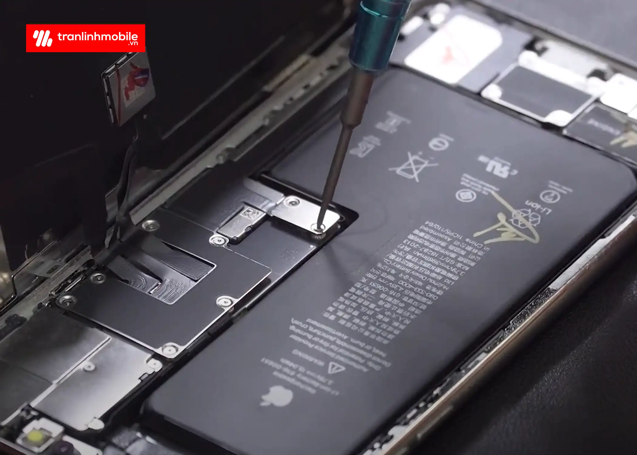 Thay k&iacute;nh cảm ứng iPhone 11 Pro Max ch&iacute;nh h&atilde;ng