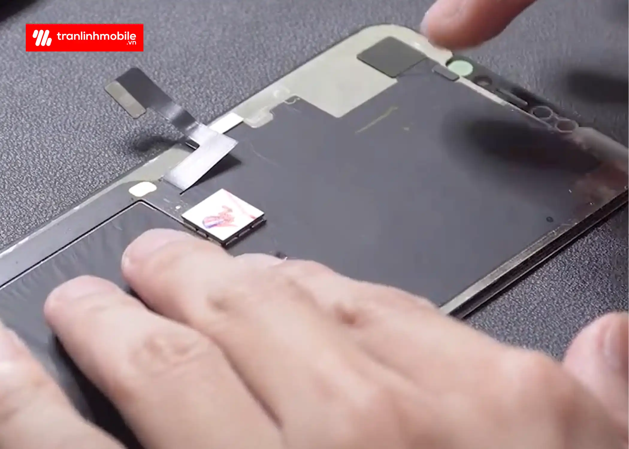 Thay k&iacute;nh cảm ứng iPhone 11 Pro Max tại Trần Linh Mobile