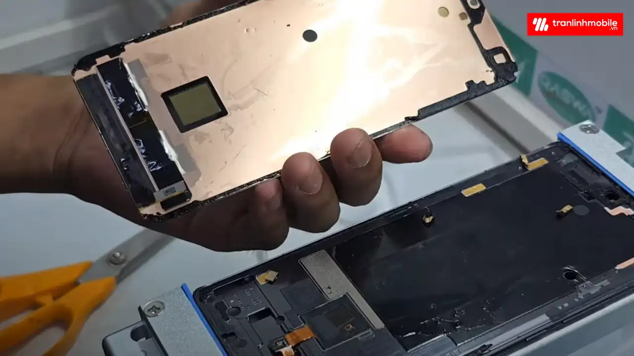 Thay ép mặt kính Xiaomi Redmi Note 12 Pro lấy ngay tai Trần Linh
